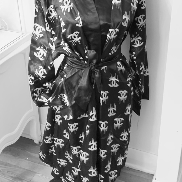 Other - NEW 🌹coco satin Robe ...